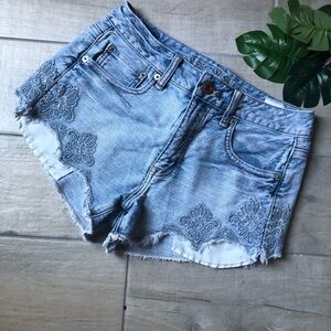 American eagle outfitters hi-rise festival embroidered cutoff Jean shorts Size 2